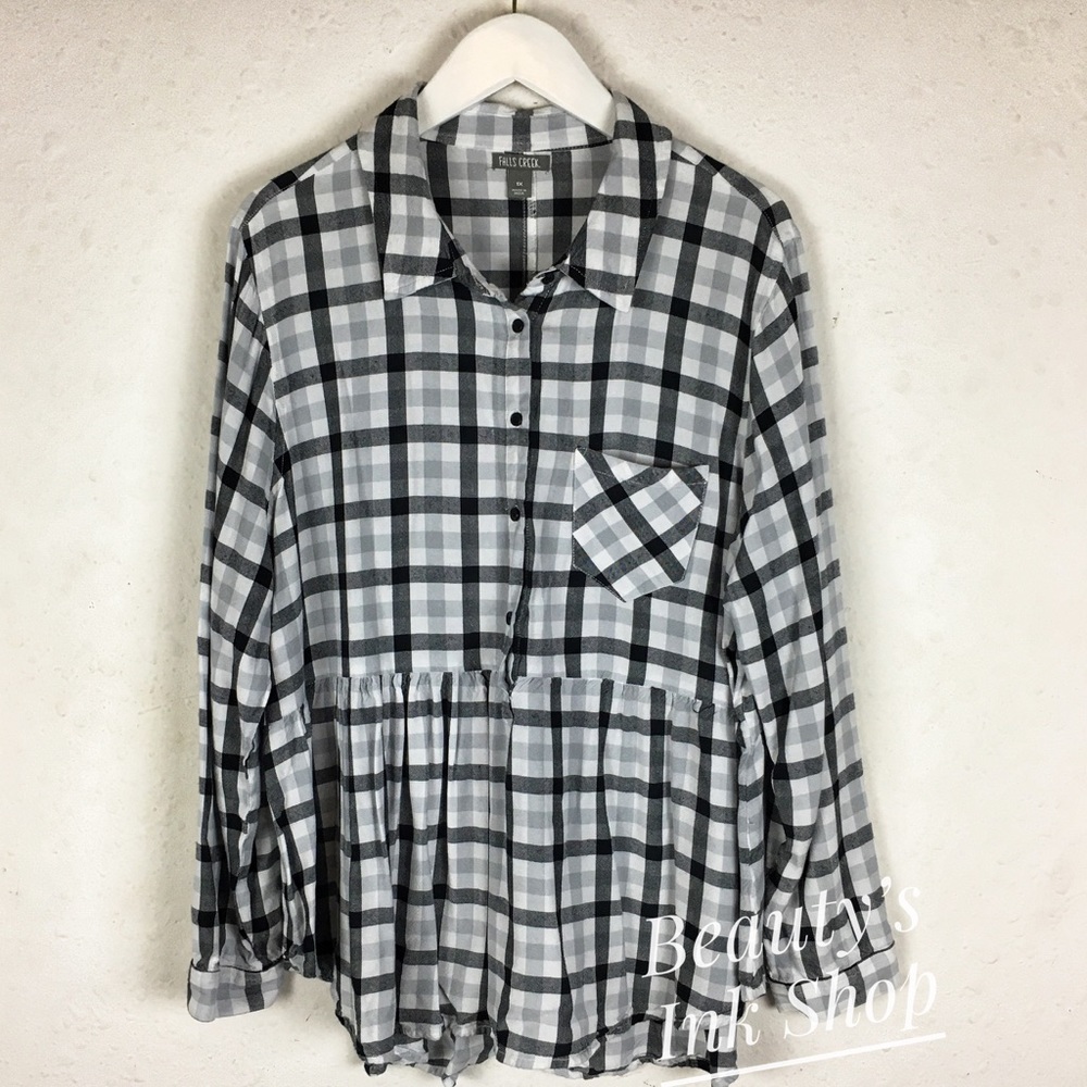 Falls Creek Plaid 3/4 sleeve shirt.
